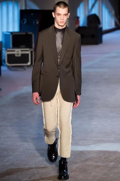 Look 8